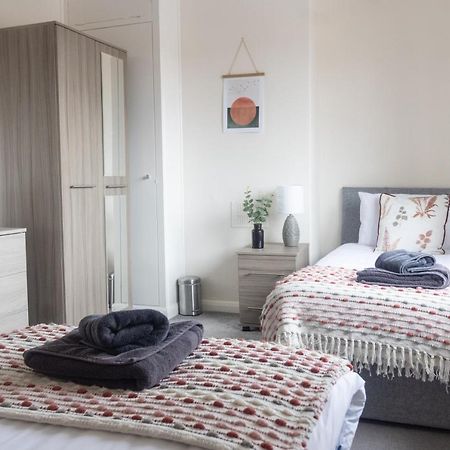 شقة Adrian House, Near Hospital, Easy Parking + Garden كارلايل المظهر الخارجي الصورة