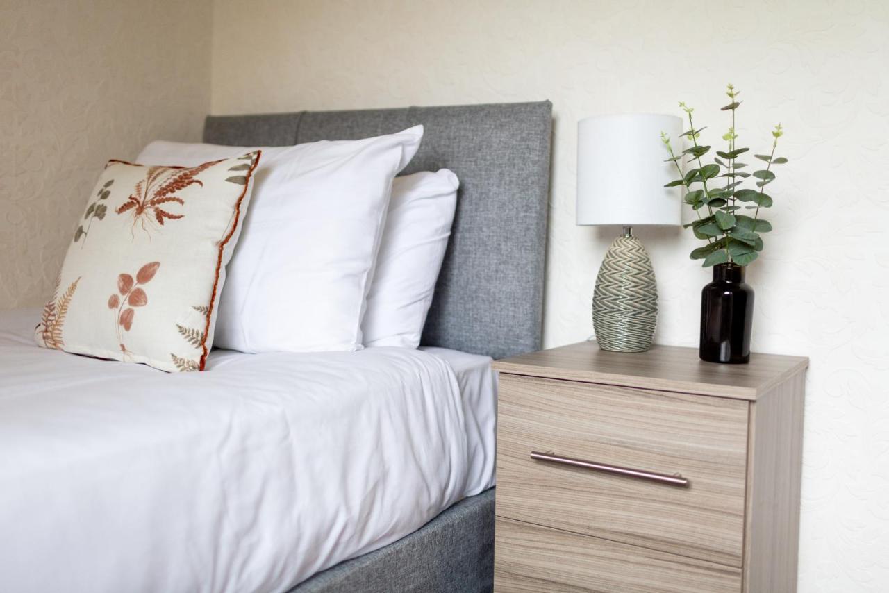 شقة Adrian House, Near Hospital, Easy Parking + Garden كارلايل المظهر الخارجي الصورة