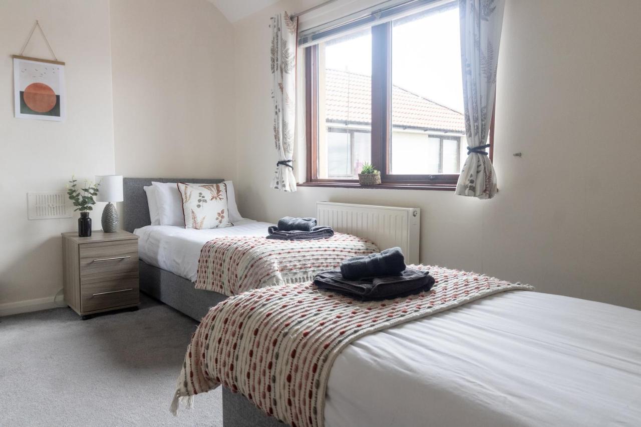 شقة Adrian House, Near Hospital, Easy Parking + Garden كارلايل المظهر الخارجي الصورة