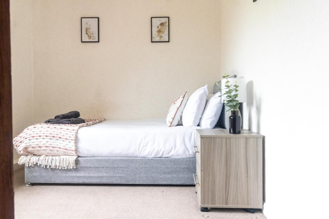 شقة Adrian House, Near Hospital, Easy Parking + Garden كارلايل المظهر الخارجي الصورة