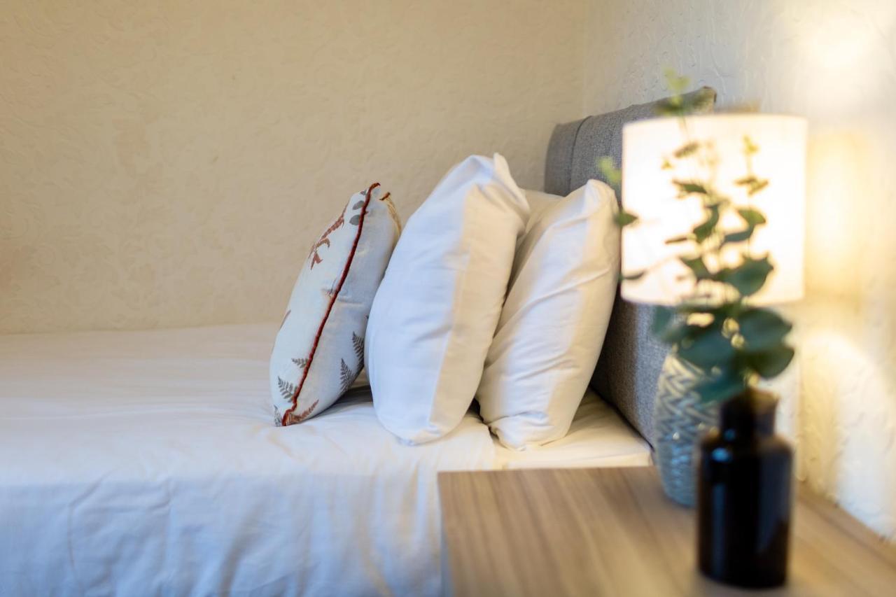 شقة Adrian House, Near Hospital, Easy Parking + Garden كارلايل المظهر الخارجي الصورة